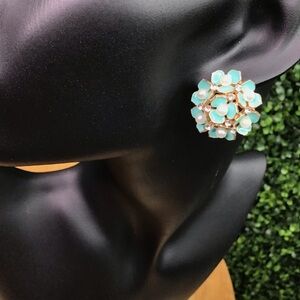 Baby blue‎ floral pearl earrings